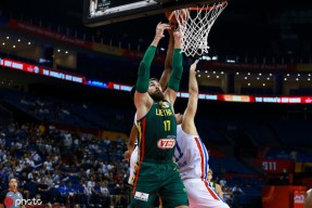 英格兰客场大胜立陶宛，积分榜攀升()