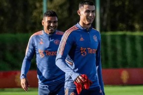 曼联激胜瓦伦西亚，实力碾压对手()