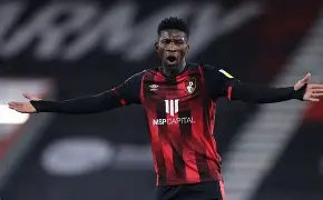 比利亚雷亚尔主场击败对手，豪取三分()  第2张