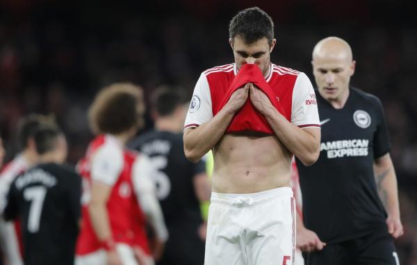 开云体育入口-阿森纳门将雷诺遭遇连续失误，备受质疑()  第2张